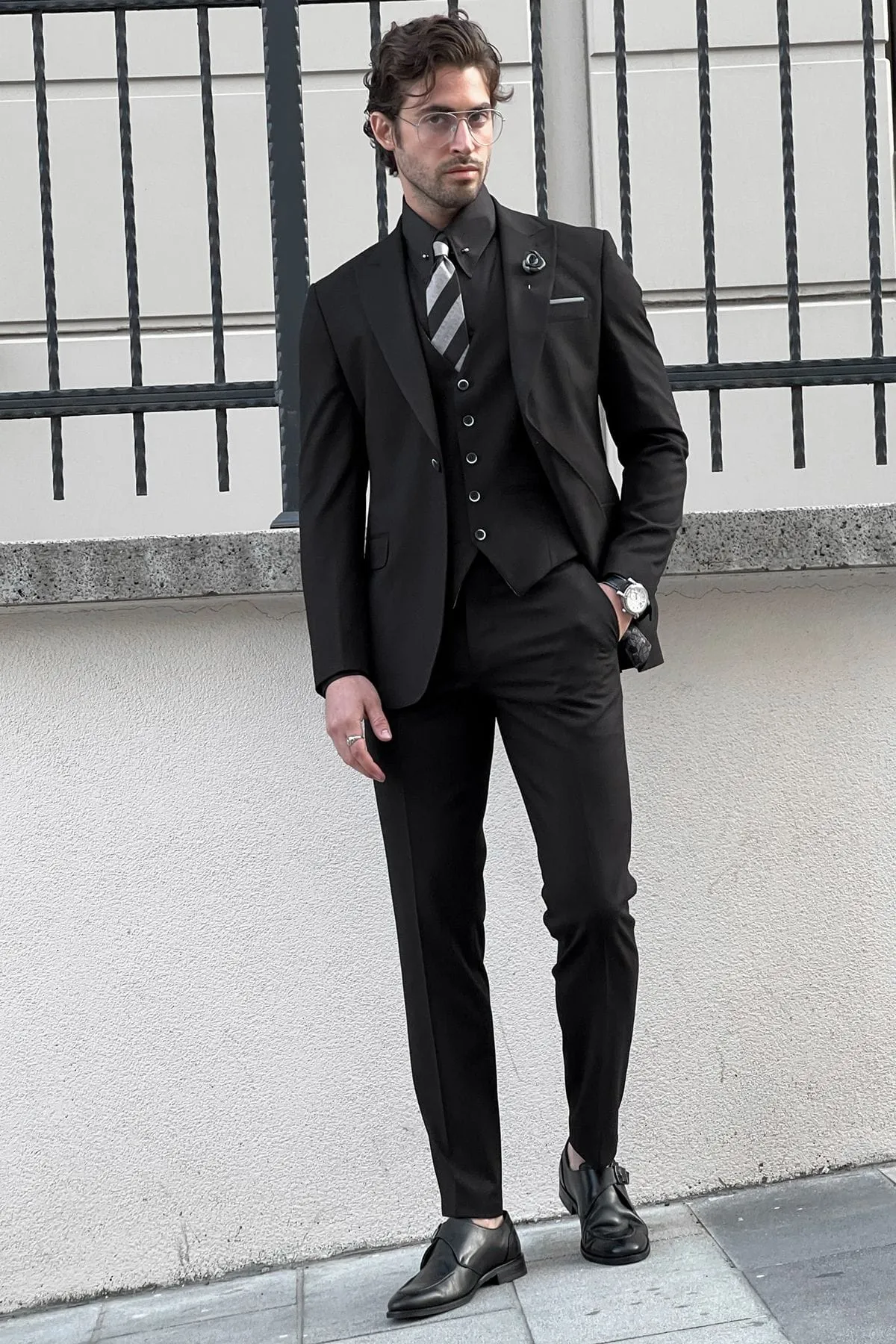 Slim-Fit Pointed collar Black Wool Suit